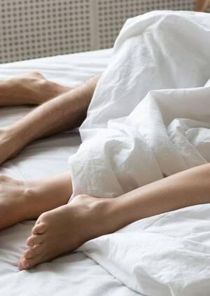 Girlfriend Sleeping Porn - 9 Benefits Of Sleeping Nakedâ€”Why It's Good To Sleep With No Clothes