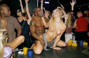 interracial bar - Interracial Bar Porn Pics & Nude Photos - NastyPornPics.com