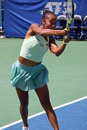 Logan Browning Porn Aishwarya Rai - Cultural views on the midriff and navel - Wikipedia