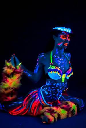 Neon Body Paint Porn - Someone tell her I live in Shitsville,KY!