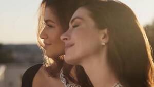 anne hathaway anal sex - Anne Hathaway & Zendaya's Chemistry in This Ad Has the Gays Screaming