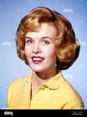 1960s Bouffant Hair Blonde Porn - 1960s blonde hair flip hi-res stock photography and images - Alamy