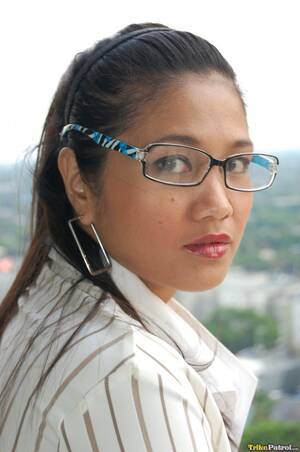 Filipina Wearing Glasses Porn - Stockings clad Filipina shows off hot MILF body & huge cumshot on her  glasses - HD Porn Pictures