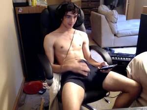 geek jerk off - Cute nerdy guy jerking off live - ThisVid.com