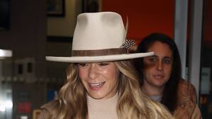 leann rimes nude upskirt - LeAnn Rimes Flaunts Impressively Toned Abs In A Crop Top In Photos