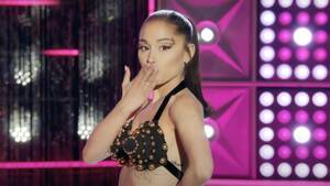 Ariana Grande Naked Lesbian - Ariana Grande Returns To Drag Race As A Celebrity Guest Judge