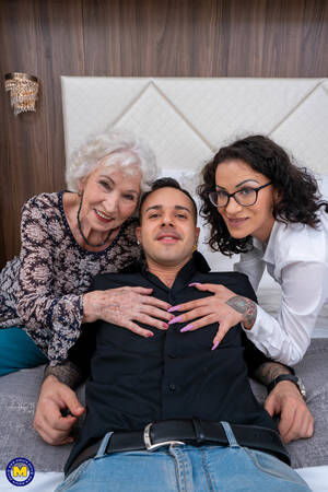 Mature Granny Anal Hairy - Honey I brought a hairy granny to join our Anal threesome - Mature.nl