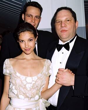 Ashley Judd Porn - Movie mogul Harvey Weinstein in retreat after Ashley Judd's sex claims