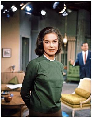 Laura Petrie Porn Hq - A rare color photo of Mary Tyler Moore from The Dick Van Dyke Show set.