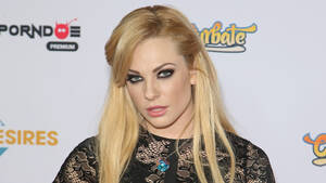 Blonde British Porn Actress Skye - Adult Film Star Dahlia Sky Reportedly Found Dead at 31 | Complex