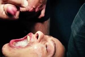 Gay Bukkake Porn - VÃ­deos Gay Bukkake em GayPorno.fm