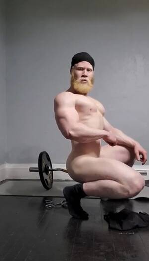 Albino Male Porn - Muscular Albino bull works out naked - ThisVid.com