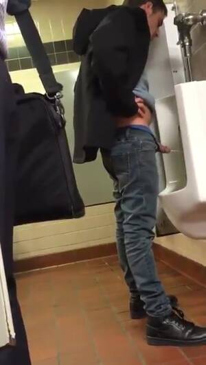 Gay Porn Men Pee Urinal - HOT MEN PISSING AT THE URINAL - video 4 - ThisVid.com