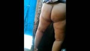 Desi Bhabhi Maid Porn - Indian porn of big ass desi bhabi caught by maid during bath