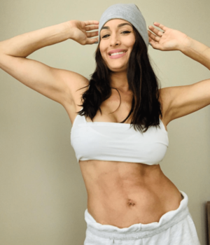 Bella Twins Farm Girl Porn - Celebrity Post-Baby Bodies: Photos of Stretch Marks, More