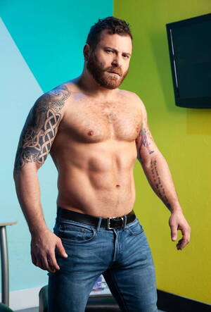 Gay Bear Porn Stars - American pornstars mature bear Riley Mitchel and hunky guy Colby Tucker in  hot anal sex