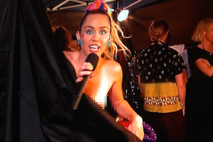 boob tit miley cyrus - MTV Exposes Miley Cyrus' Bare Breast During VMAs (NSFW) | Decider