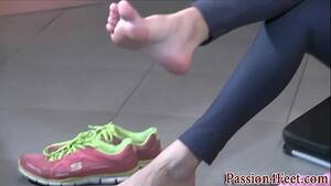 Fitness Girl Feet Porn Hd - Bare feet at the gym - XVIDEOS.COM