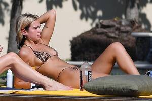 ashley tisdale on nude beach - Celebrity Bikini Bods of 2019 | Entertainment Tonight