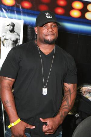 Mr Marcus - m.media-amazon.com/images/M/MV5BYzg2MGY2OWMtNWU4NS...