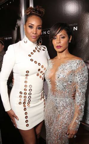 Jada Pinkett Smith Pussy Slip - Jada Pinkett Smith Sparkles In A Nearly Naked Gown | HuffPost Life