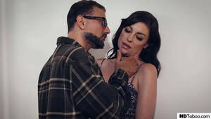 freshly divorced - Creepy Repairman Fucks Freshly Divorced MILF Sovereign Syre - XVIDEOS.COM