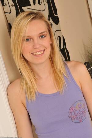 Amanda Blonde Porn - Sweet blonde Amanda displays her fury pussy pie - Pichunter