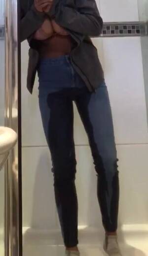 Black Girl Jeans Porn - No Sound: Black Girl Wets Her Jeans - ThisVid.com