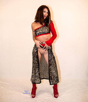 Brunette Amateur Costume - Nude Redhead In Heels