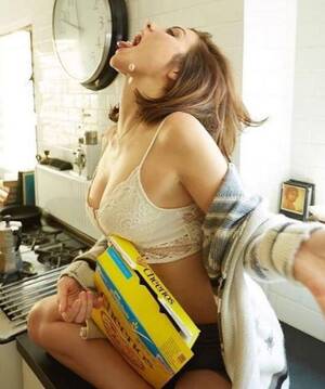 Lauren Cohan Blowjob Porn - Lauren Cohan : r/celebscleavage