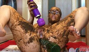 Extreme Body Porn - EllaGilbert â€“ Extreme Body And Face Smearing â€“ Extreme Scat â€“ needlepain