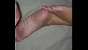 cheerleader feet cum - cheerleader gets cum on feet - XVIDEOS.COM