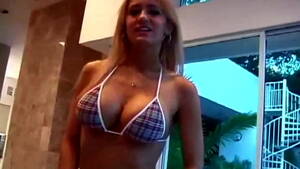 Big Tits In Bikini Top - Bikini big tits - XVIDEOS.COM