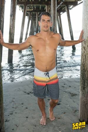 Bisexual Cody Porn - Bisexual East Coast hunk Lachlan strips and jerks out a huge cum load â€“  Guys Love Guys Blog