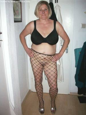 granny home - wife posing in fishnet pantyhose