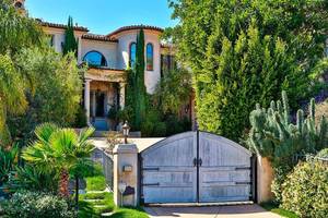 house sale - The OC house is for sale and OMFG it is the actual dream