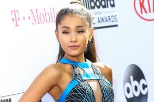 Ariana Grande Blue Hair Porn - Ariana Grande Slams Man on Twitter for Objectifying Her