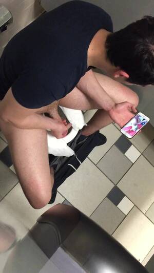 jerk off spy - Punheta no Banheiro: Spy Jerkoff at the gymâ€¦ ThisVid.com