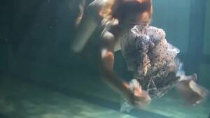 big bouncing tits underwater - Big bouncing tits underwater in the pool - XVIDEOS.COM