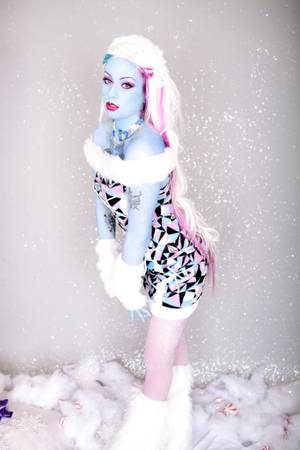 Les Monster High Porn - Cosplayer: Kearstin Nicholson Character: Abbie Bominable From: Monster High  Photography: Photo Tsumi