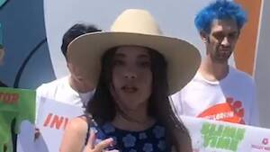 Alexa Nikolas Zoey 101 Porn - Watch: Former Zoey 101 child actress Alexa Nikolas protests outside  Nickelodeon studios | Metro Video