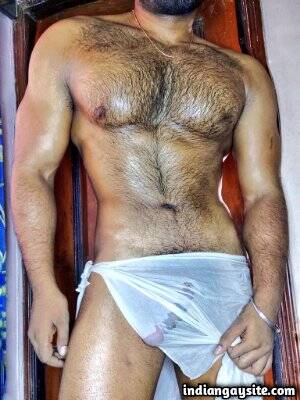 Hairy Muscular Gay Porn - Hairy muscular hunk showing us his boner - Indian Gay Site