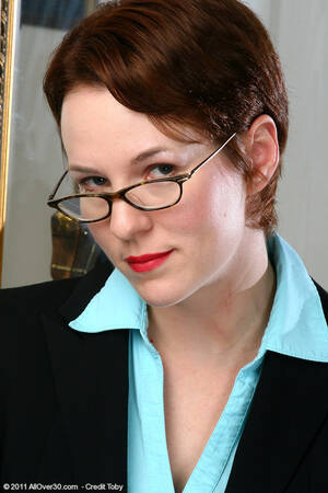 30 Year Old Pussy Spread - Redheaded MILF Vada spreads her 30 year old pussy after work - Pichunter