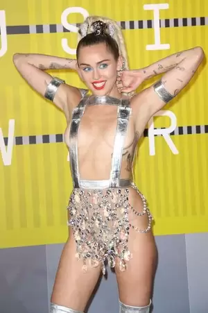 Miley Cyrus Flashes Tits Uncensored - Miley Cyrus Nipple Topless Boob Flash