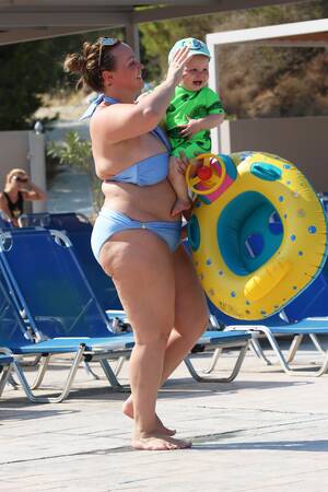 Chanelle Hayes Porn - Chanelle Hayes reveals painful looking sunburn as she makes a splash at a  waterpark in Spain with her two sons | The Irish Sun