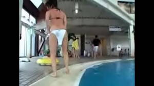 dildo pool - Public dildo in bikini - XVIDEOS.COM