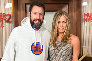 Jennifer Aniston Getting Fucked Anal - Jennifer Aniston and Adam Sandler at the MURDER MYSTERY 2 Los Angeles  Premiere - Tom + Lorenzo