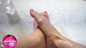 Amateur Feet Close Up - Babe Plays Feet Closeup - Foot Fetish Amateur - XVIDEOS.COM