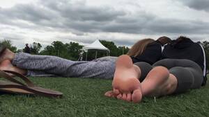 candid feet porn - Candid feet - video 7 - ThisVid.com en anglais