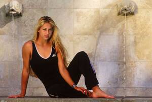 Anna Kournikova Porn - Anna Kournikova: How 'marketing monster' seduced world | CNN